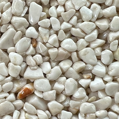 Un gros plan d'un tas de roches blanches