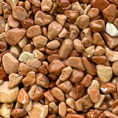 Un tas de roches brunes qui ressemblent à des cœurs