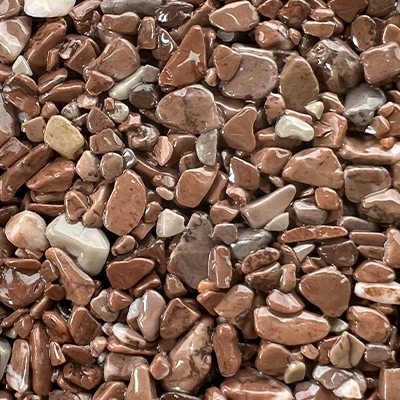 Un tas de roches brunes et blanches posées les unes sur les autres.