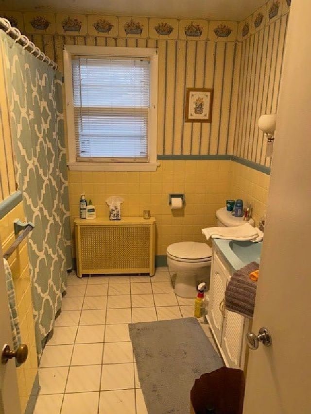 Simple Bathroom — Waterbury, CT — Armend's Painting and Home Improvement