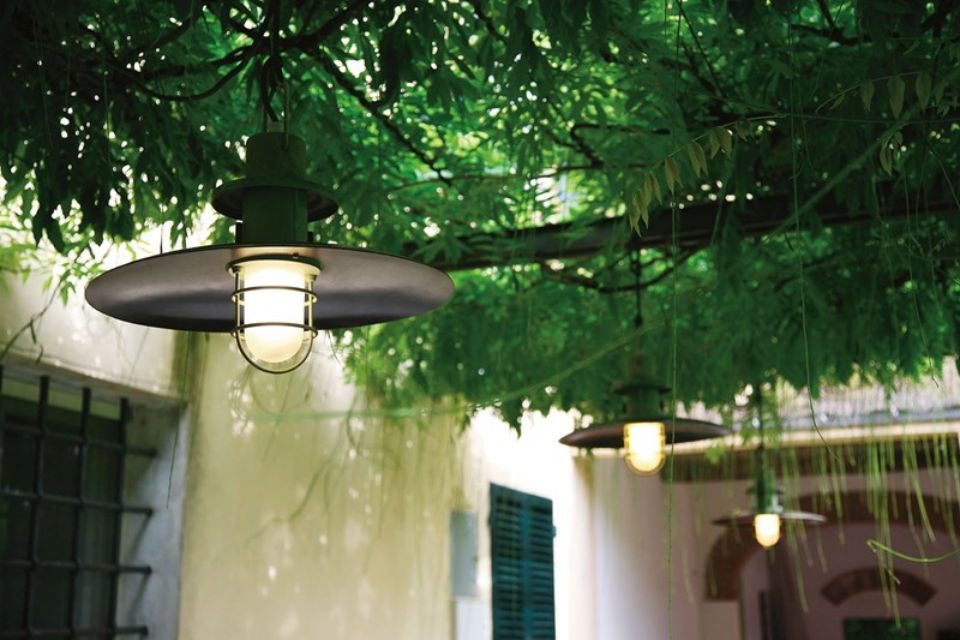 Lampada per esterni in pergolato
