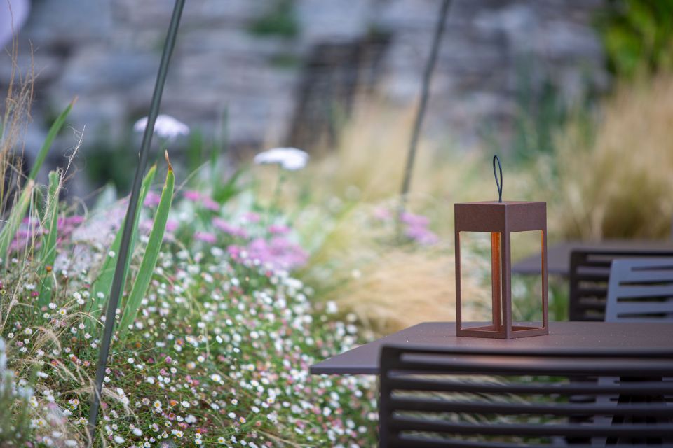 Lampada per esterni accesa