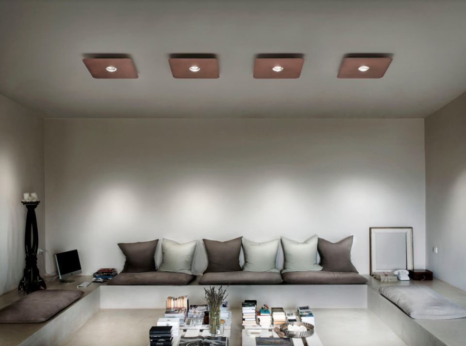 Lampada a soffitto sopra divano