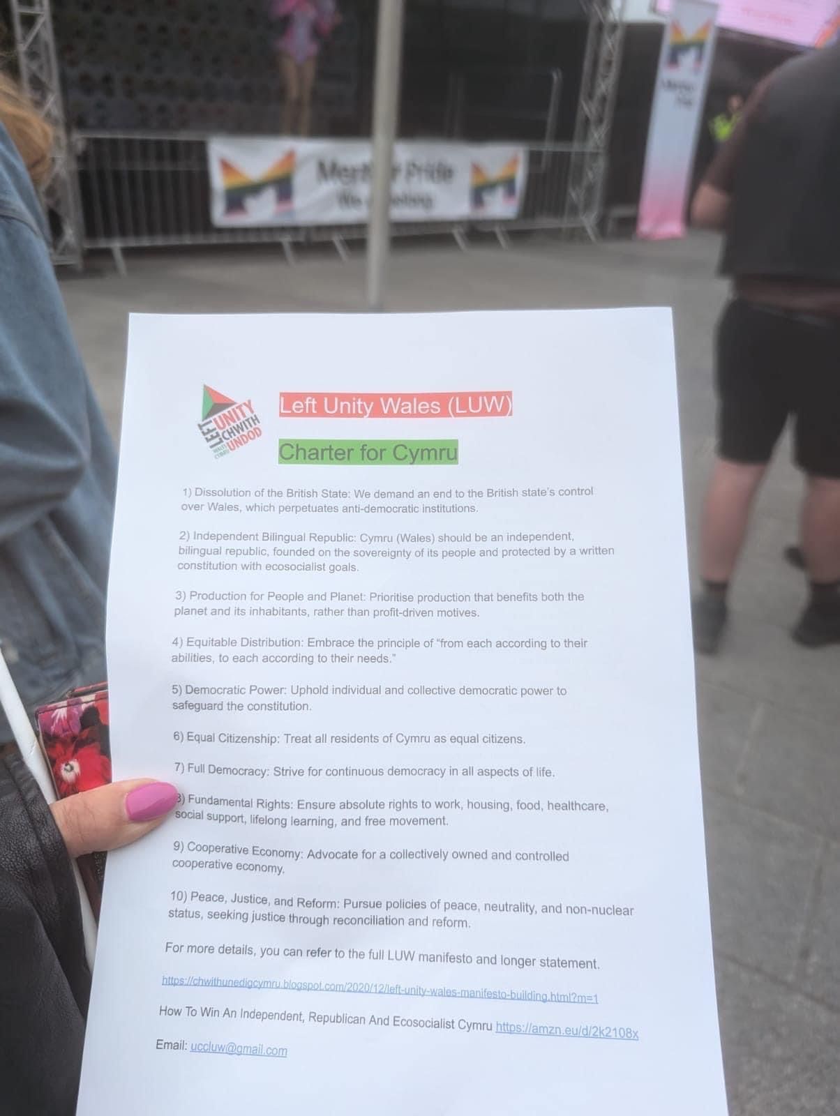 A person is holding a piece of paper that says ' ice cream ' on it