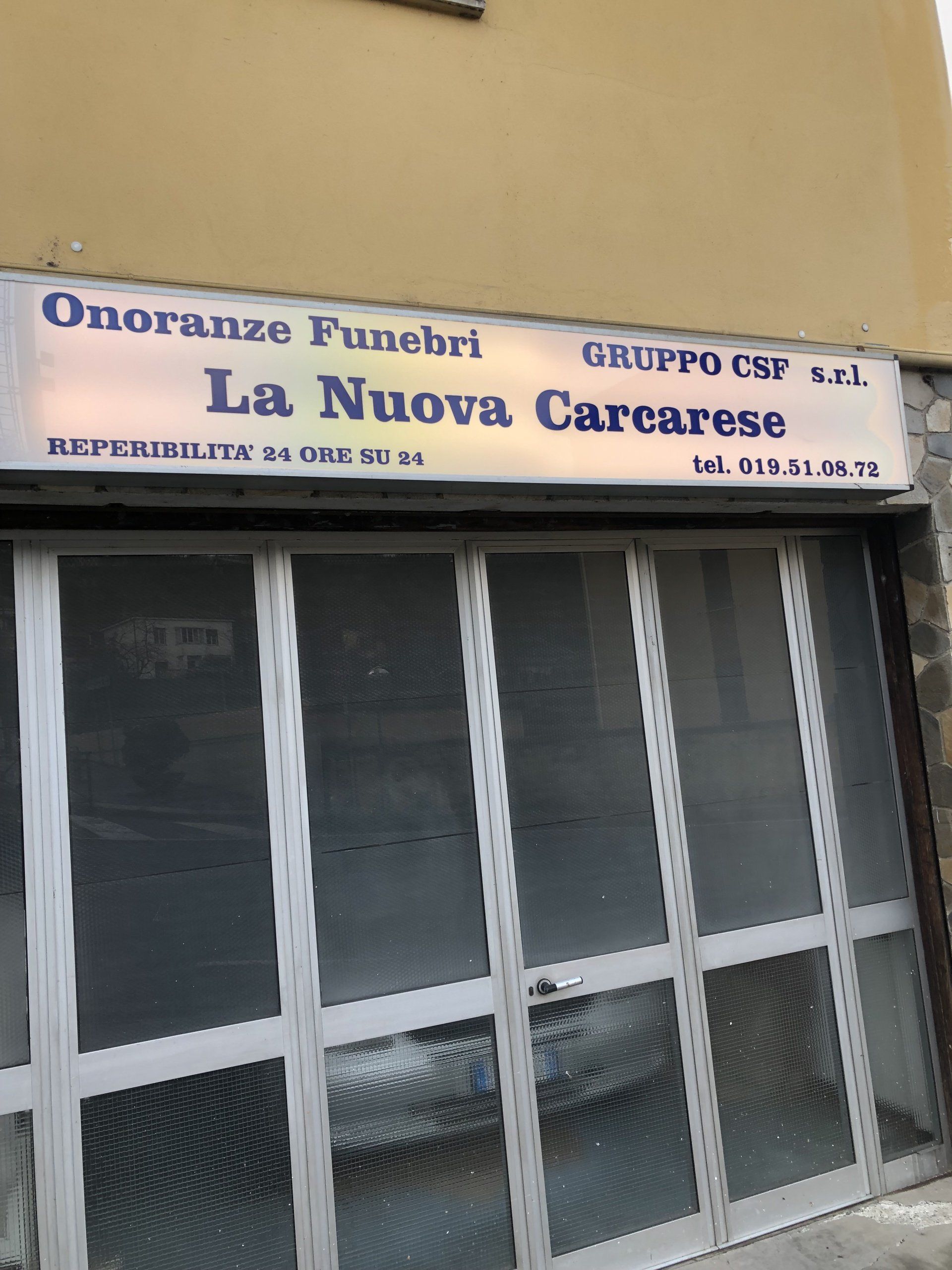 Vetrine di onoranze funebri a Carcare