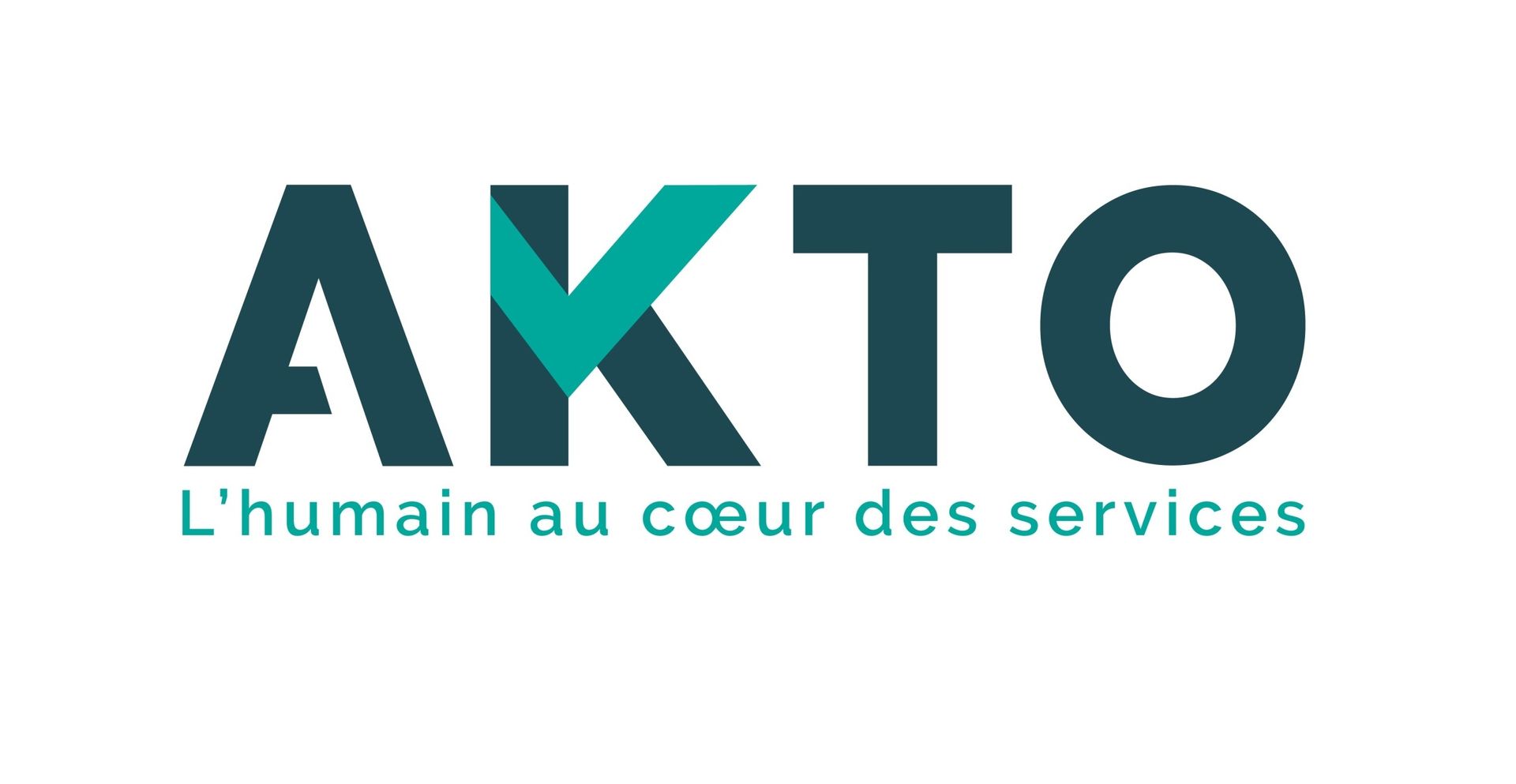 Logo : « AKTO » en turquoise, avec une coche barrant le « K ». Texte en dessous : « L'humain au cœur des services ».