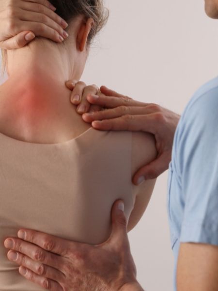 woman getting chiropractic care from a chiropractor