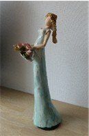 Bloemenmeisje - Keramisch Beeld