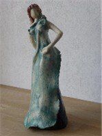 Dame in Avondjurk - Keramiek Kunstwerk