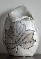 Platte Vaas met Bladtekening - Keramische Vaas