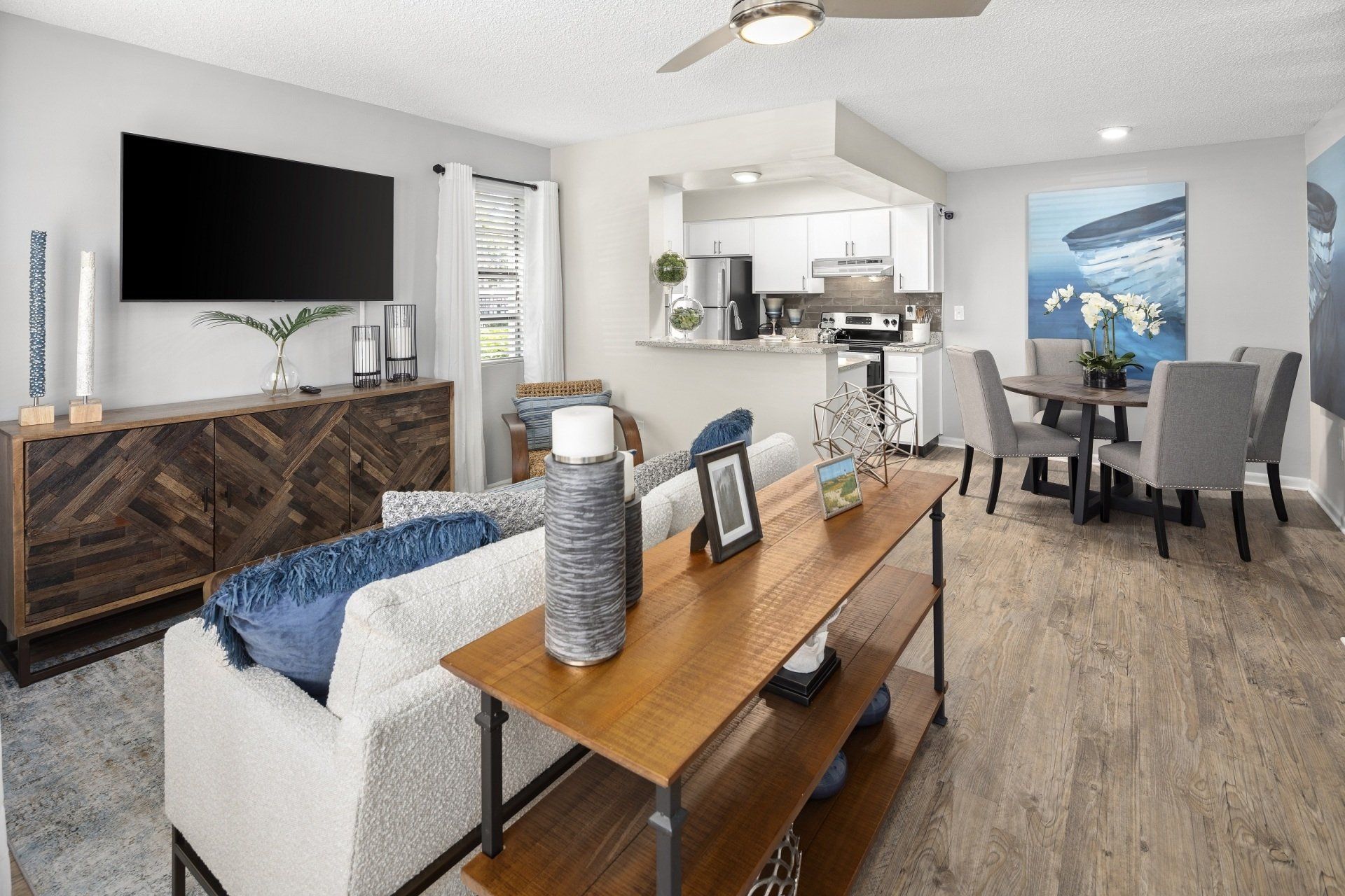 Living Room | City Harbor