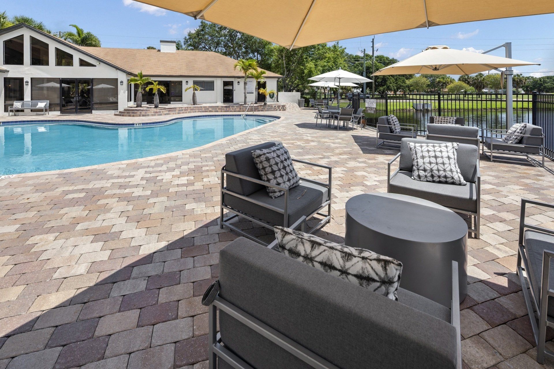 Outdoor Lounge | City Harbor