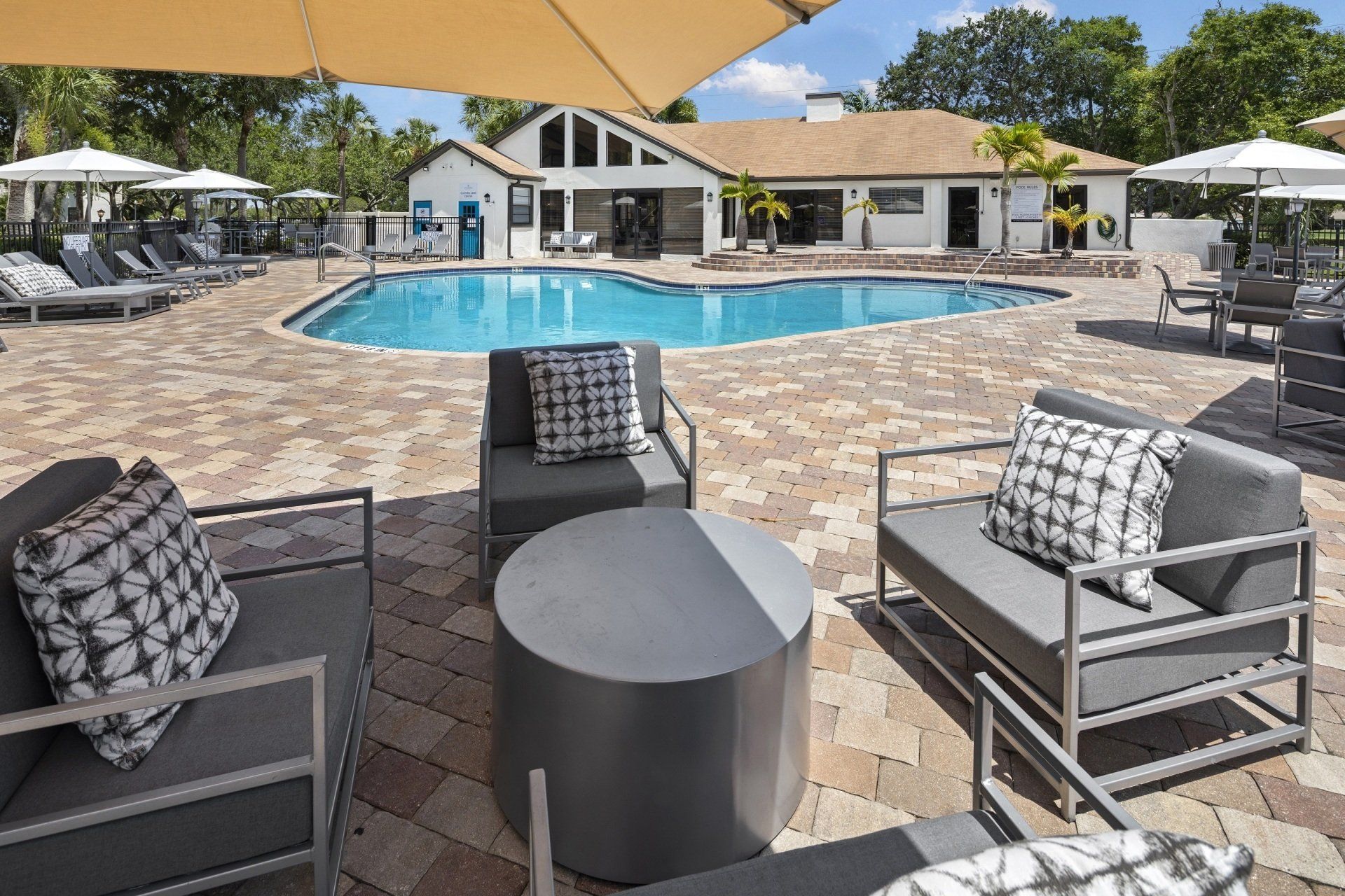 Outdoor poolside lounge | City Harbor