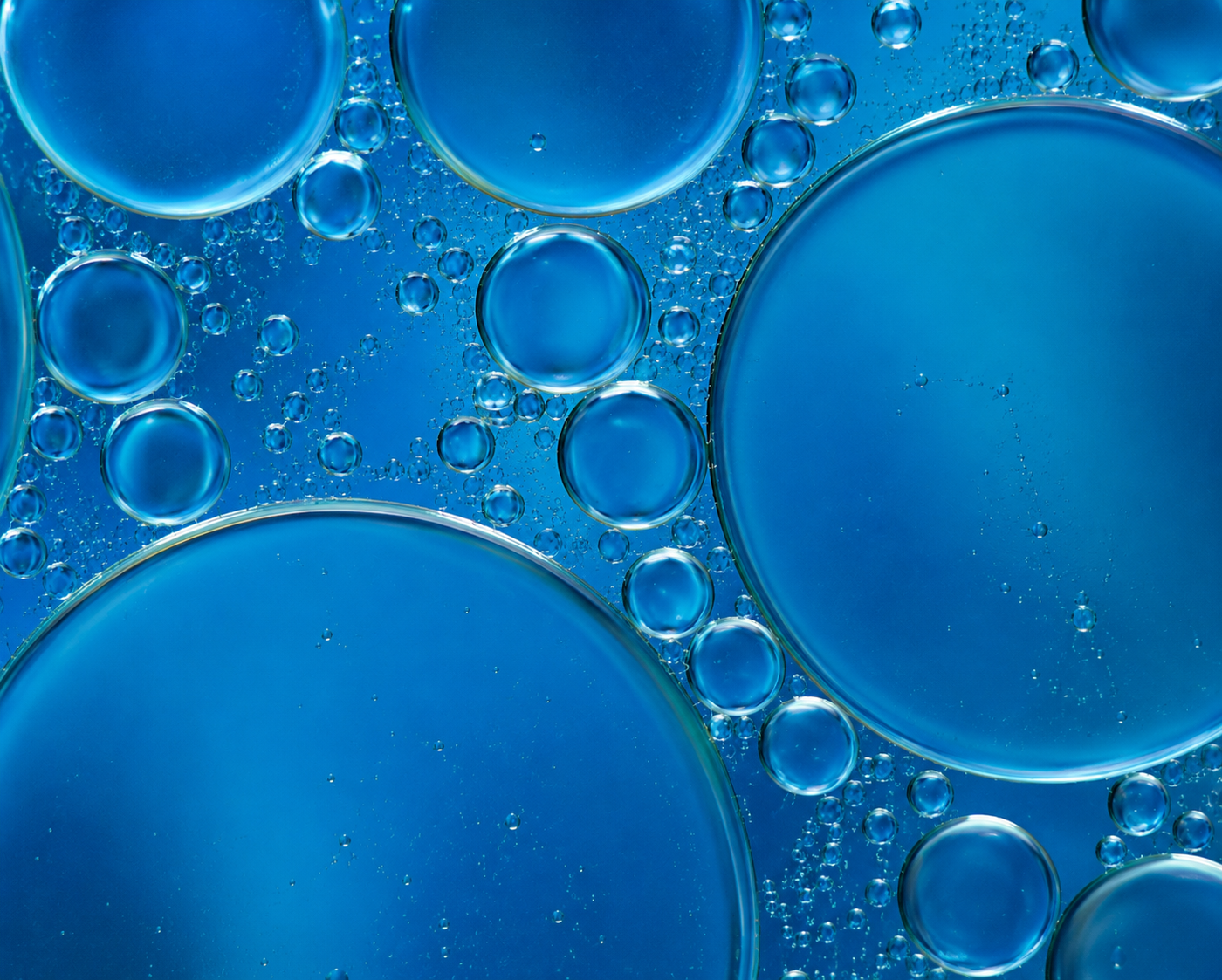 Abstract blue fluid pattern representing iron deficiency symptoms including fatigue and brain fog.