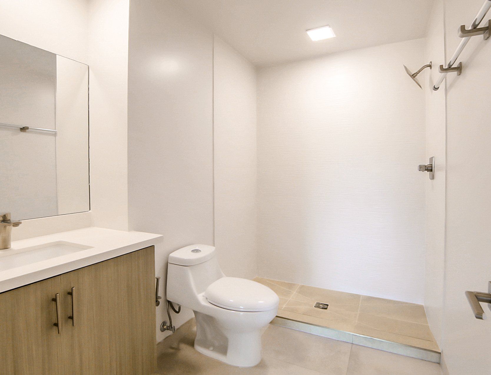 Modern bathroom with high-end finishes