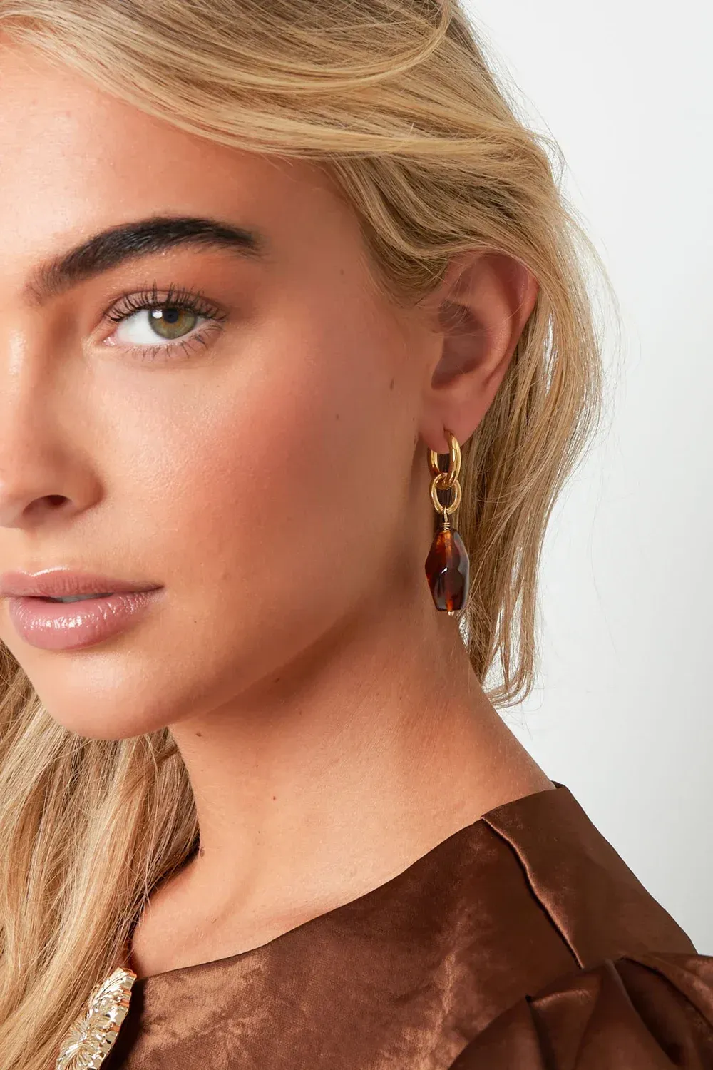 Drop-shaped earrings, irregular shape Brown