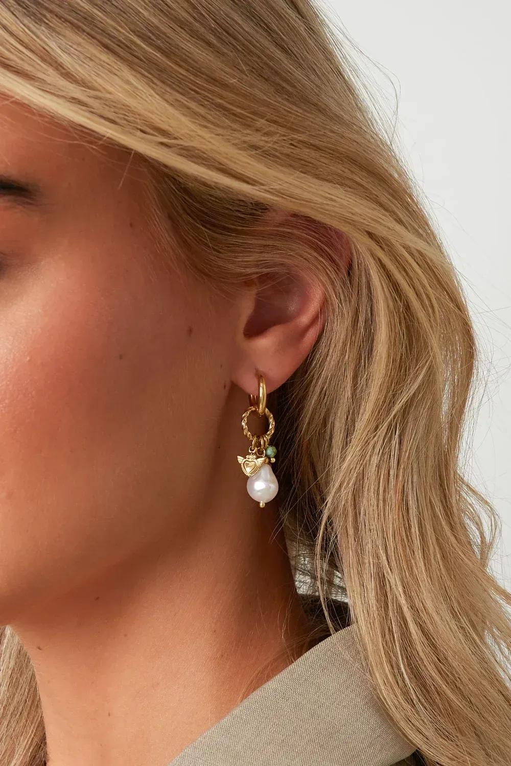 Earrings with hearts