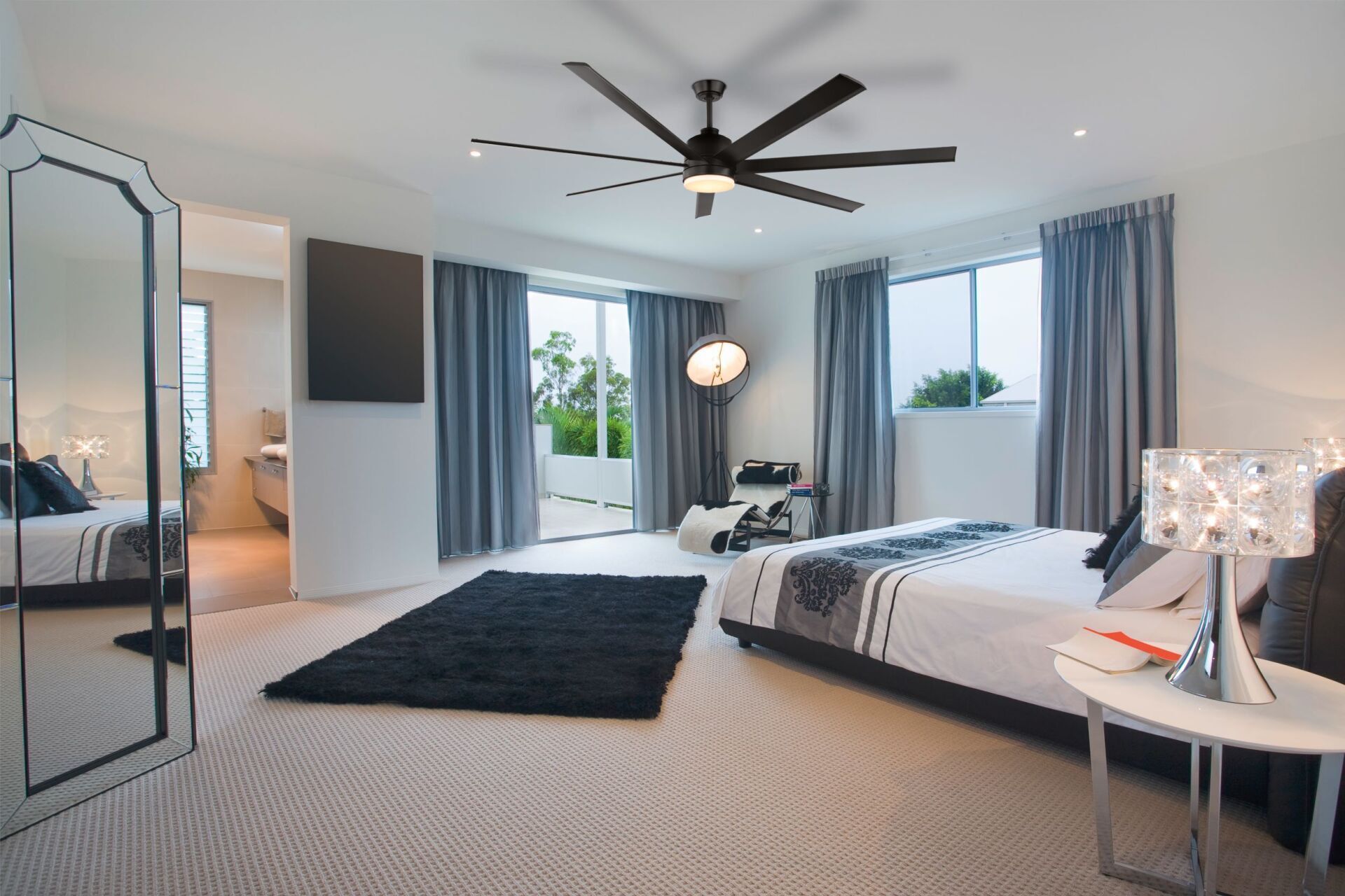 lighting ceiling fan with 7 blades  inside the bedroom
