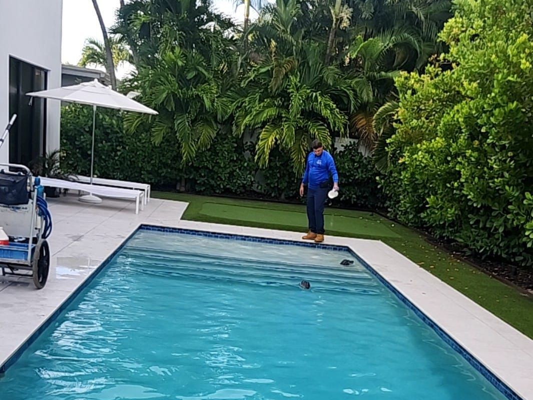 A man is standing on the edge of a swimming pool.