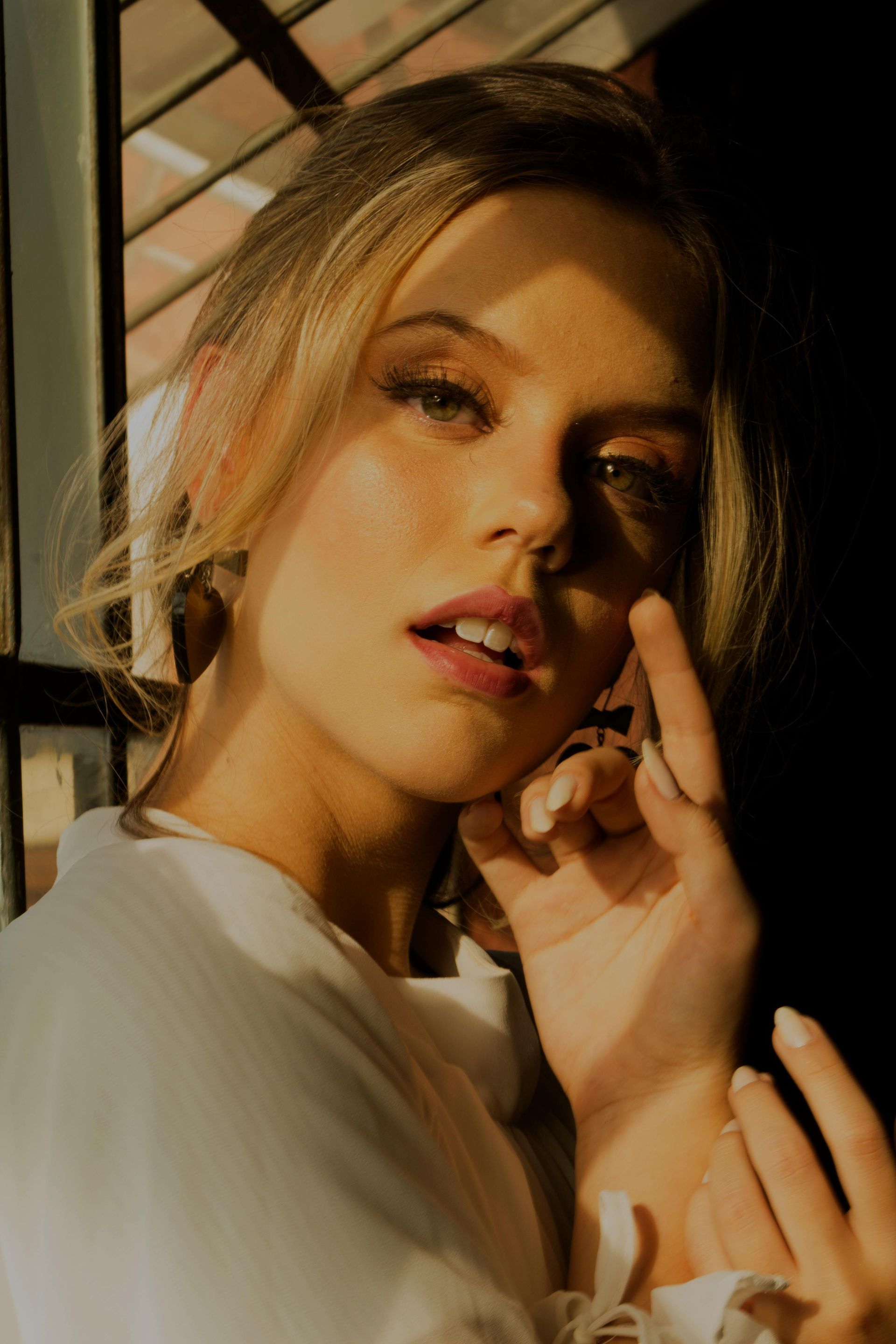 Gele gloed in blond haar? Zo voorkom je het, zónder drama