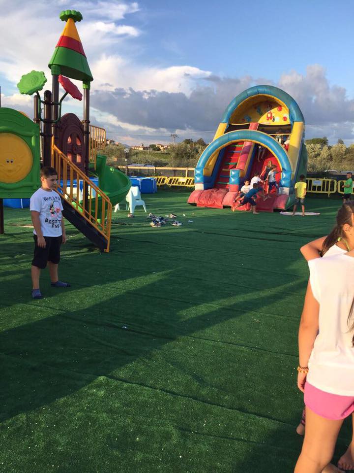 Bambini in area gioco