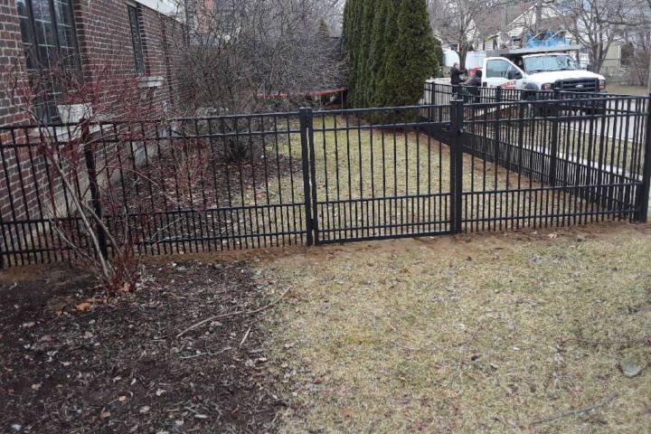 Elite Aluminum Fence EFF-20 With Short Pickets — Warren, MI — Kimberly Fence & Supply