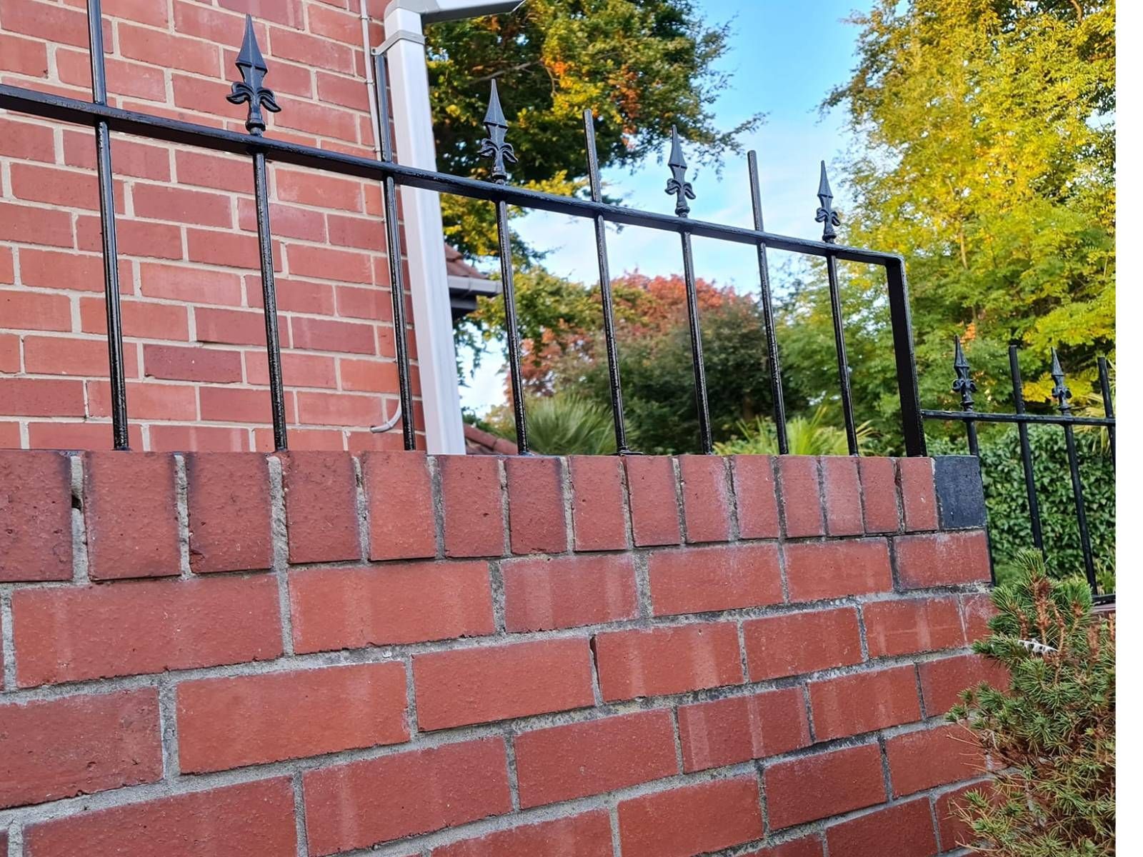 Nottingham Metalworks close up of  garden wall railings in Nottingham