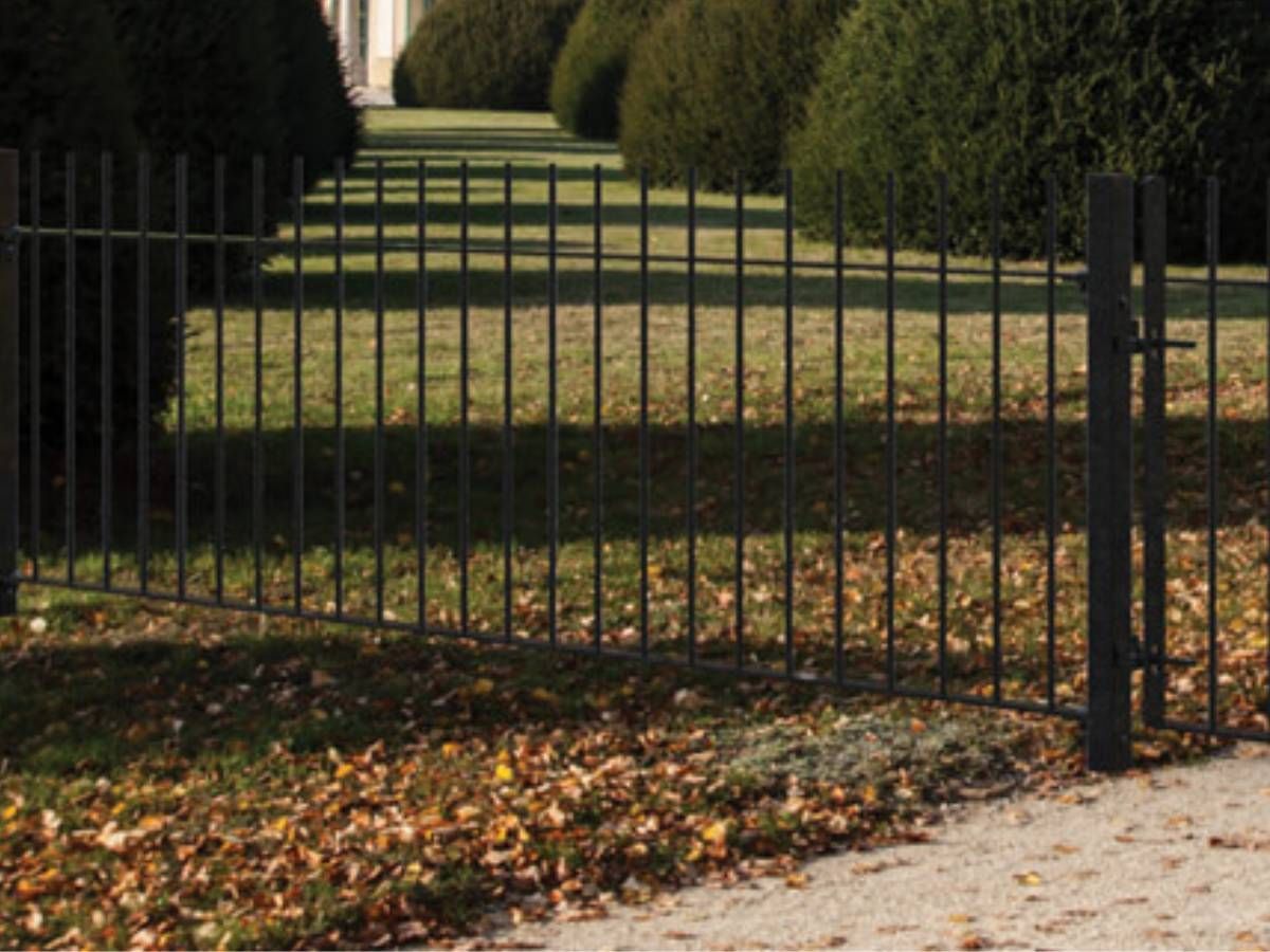 Nottingham Metalworks vertical bar railing for a large property in Nottingham