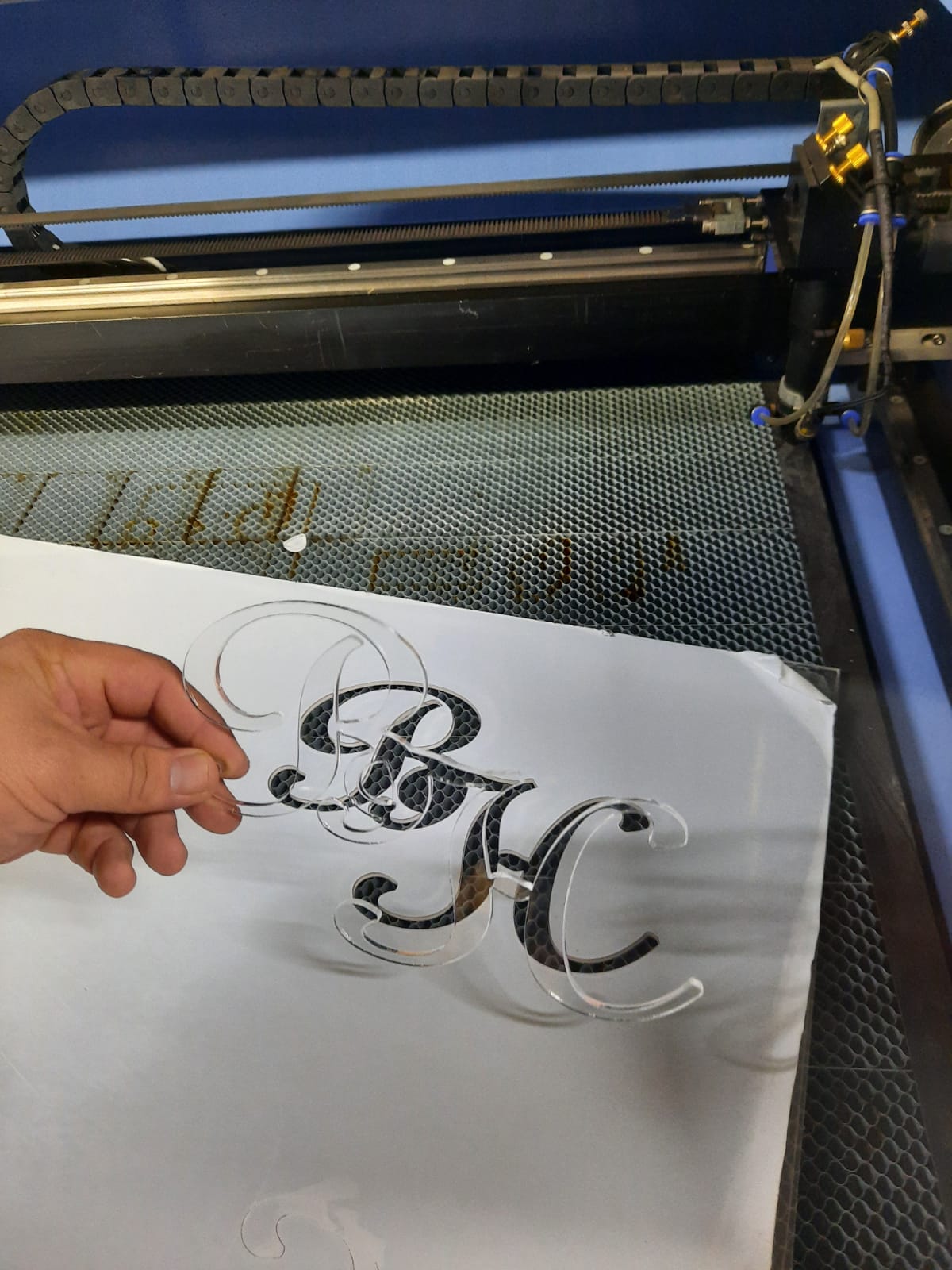 חיתוך בלייזר