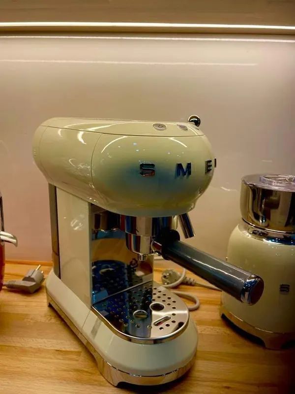 macchina del caffè Smeg De Luca Elettrodomestici Rende Cosenza