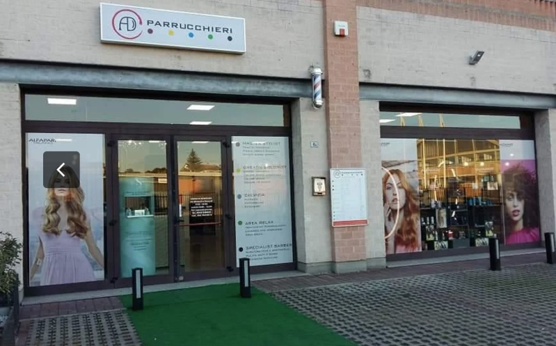 Una vetrina con un cartello che dice fd