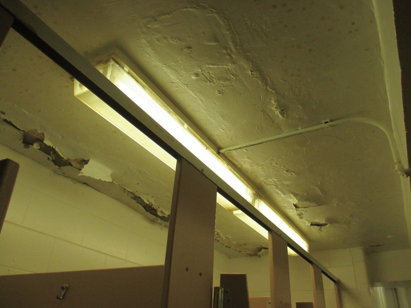 A row of lockers with a light hanging from the ceiling