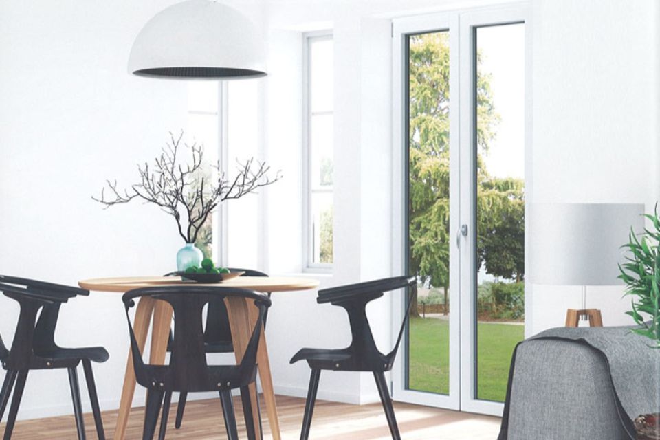 porta finestra con profilo in PVC bianco