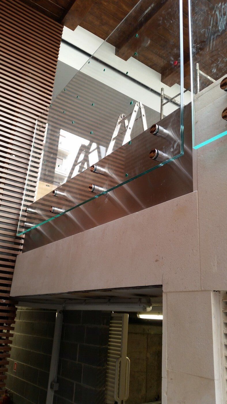 parapetto in vetro locale commerciale