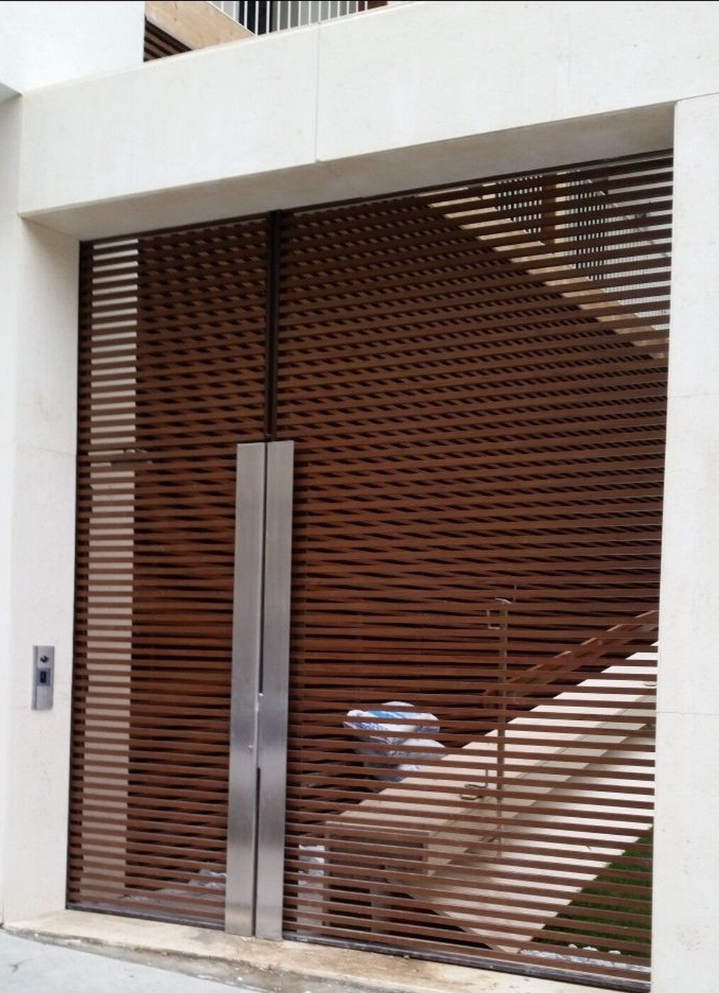 cancello in alluminio effetto legno