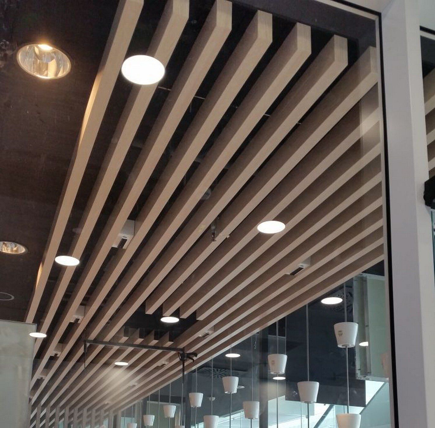 elementi decorativi a soffitto in alluminio