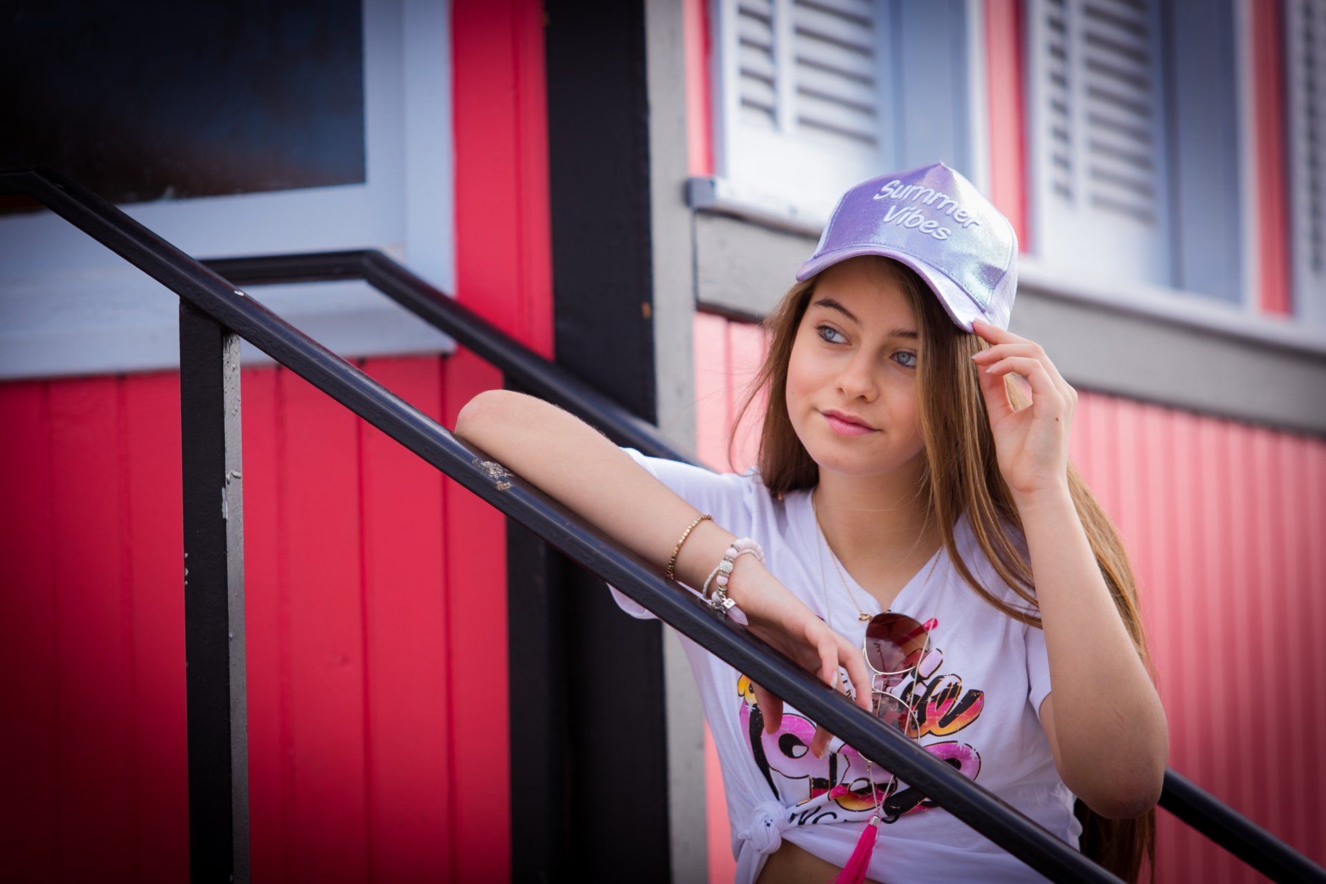 בוק בת מצווה עם סגנון צעיר וכיפי