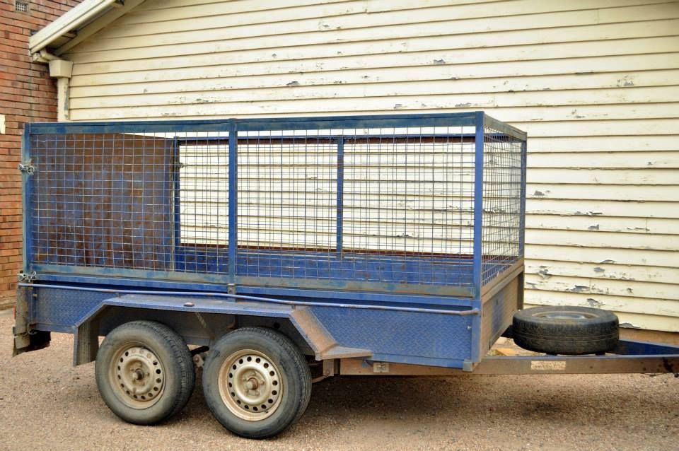 A Blue Trailer is Parked in Front of a White House — Locqal Car Truck Trailer Rentals in Emerald, QLD