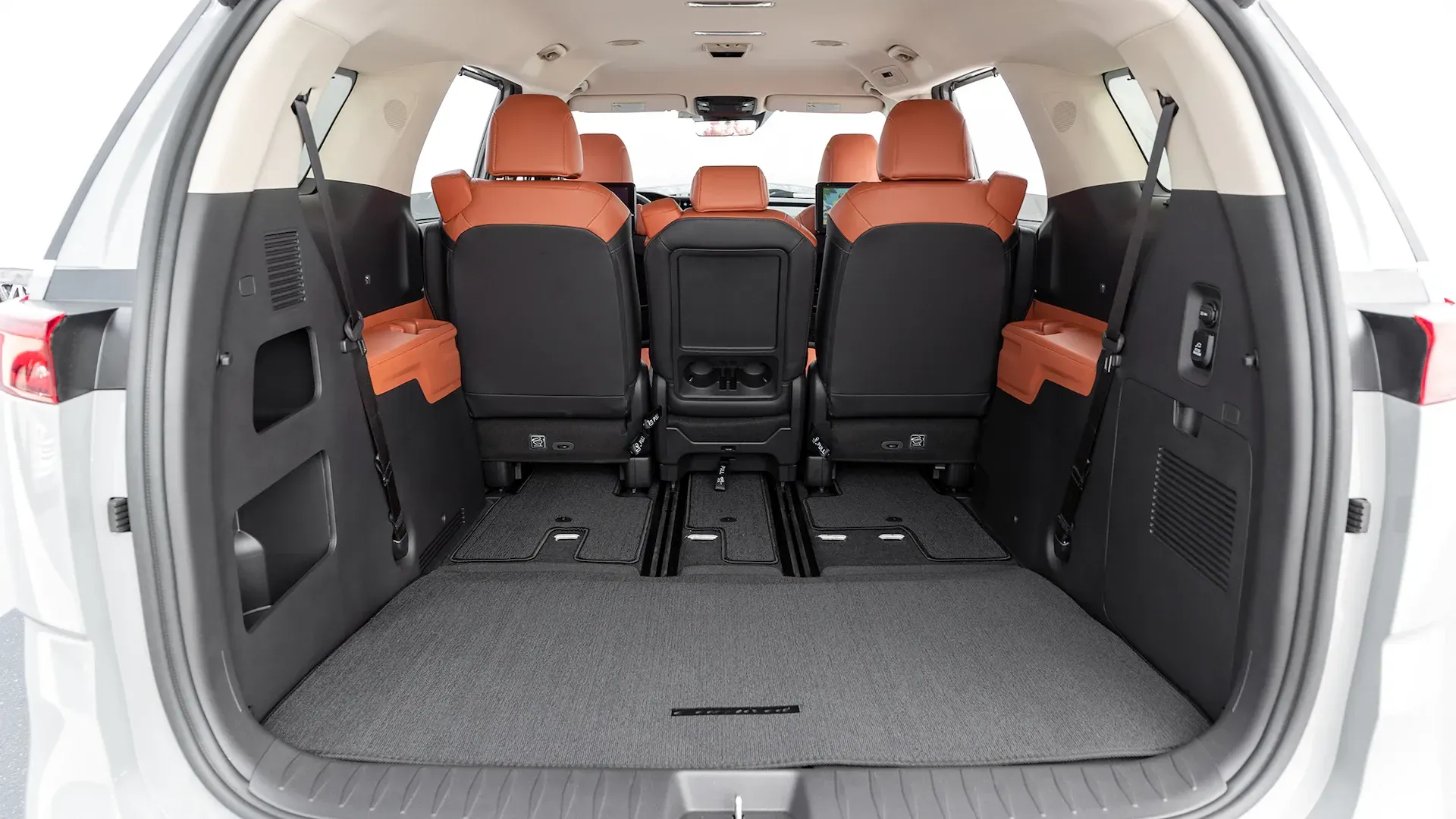 Woman And Broke Down Car On The Road — Locqal Car Truck Trailer Rentals in Emerald, QLD