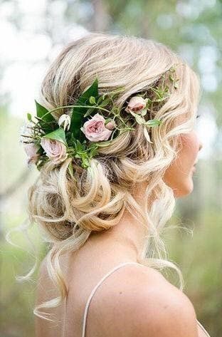 Raccolto sposa con capelli biondi