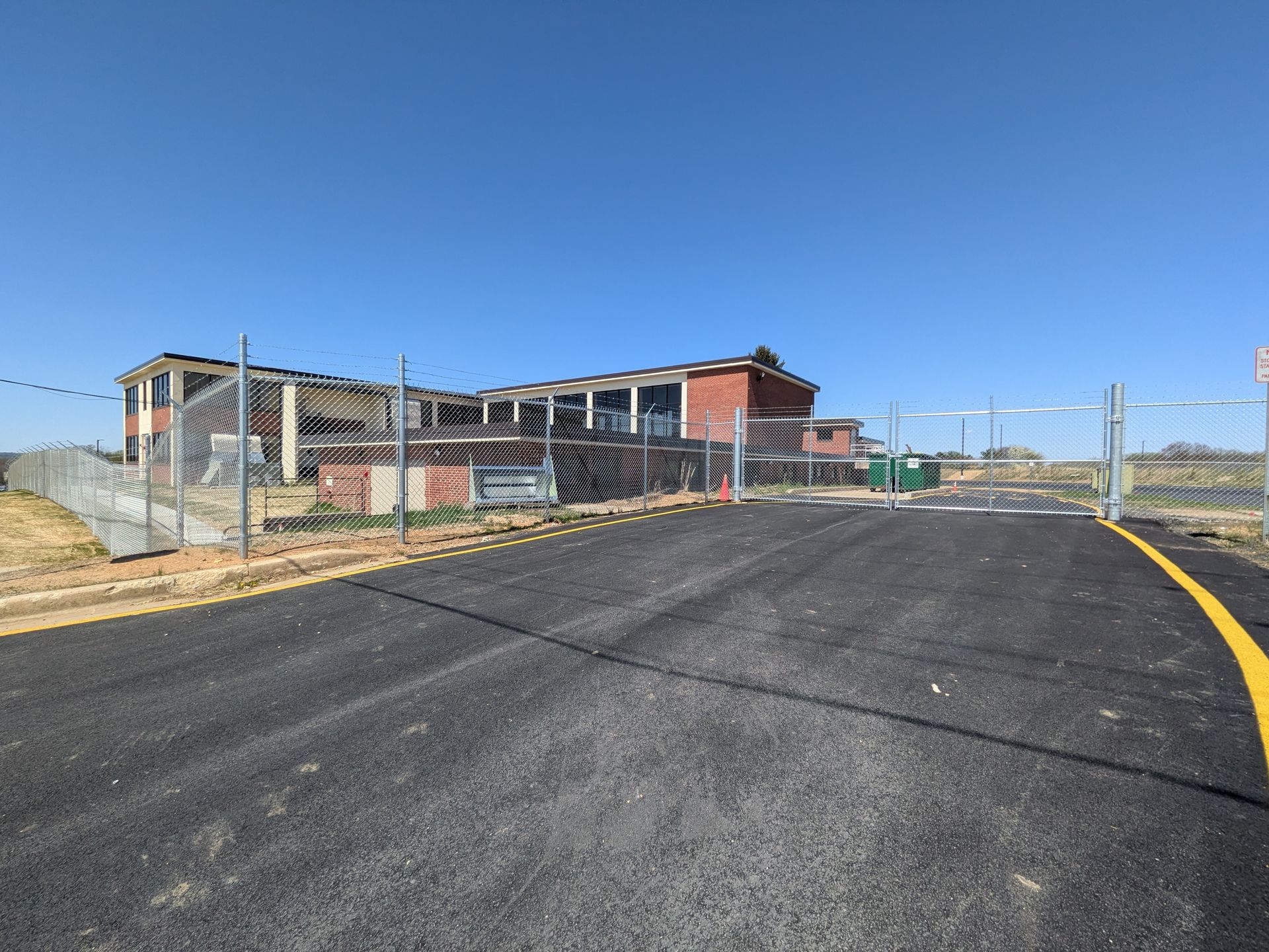 commercial chain link fencing installation