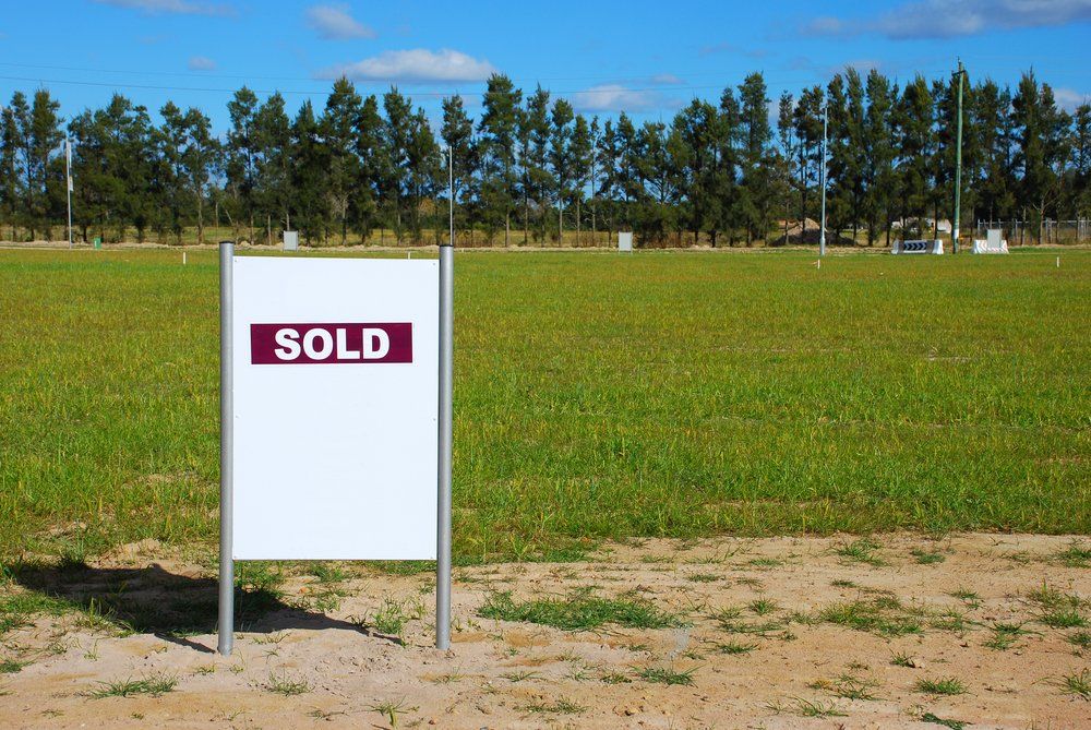 Sell Land. Табличка продам участок. Vacant фото.