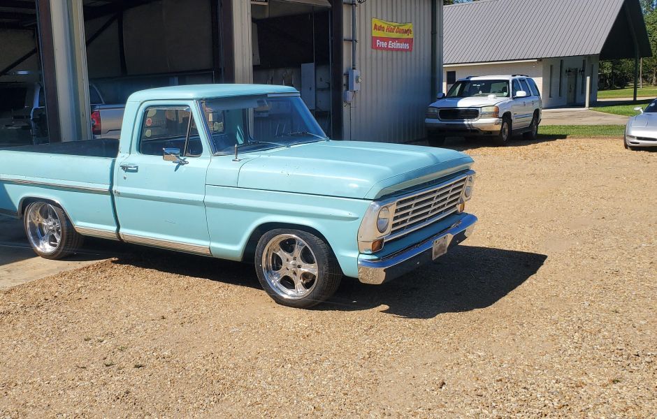 Retro Ford in Front of J&J Performance and Repair - Quality Auto Repair in Albany, LA