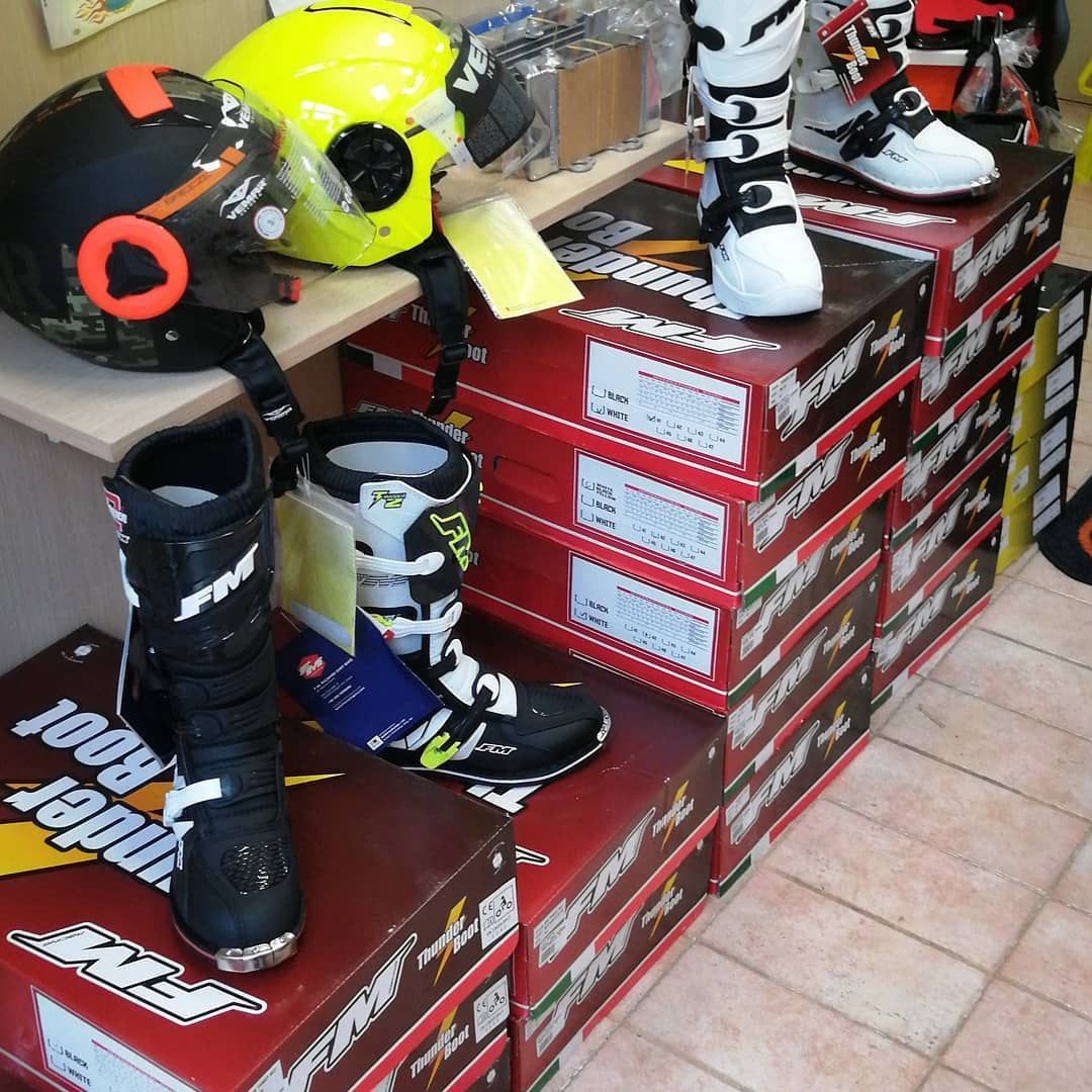 dm moto, caschi, accessori e abbigliamento moto