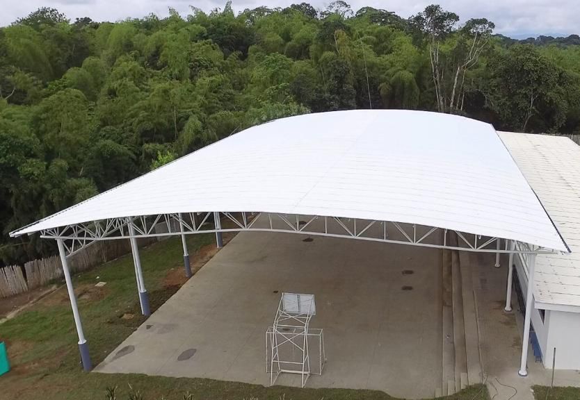 El UPVC (Unplasticized Polyvinyl Chloride) es un material derivado del PVC.