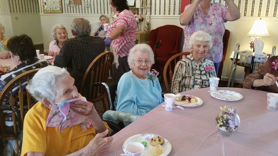 old women spending good time at Waynesboro Manor assisted living center