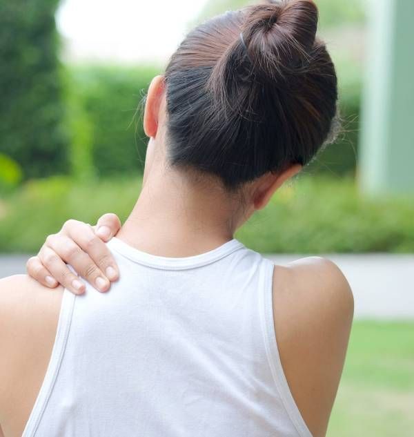 Women Have Neck Pain Shoulder Pain