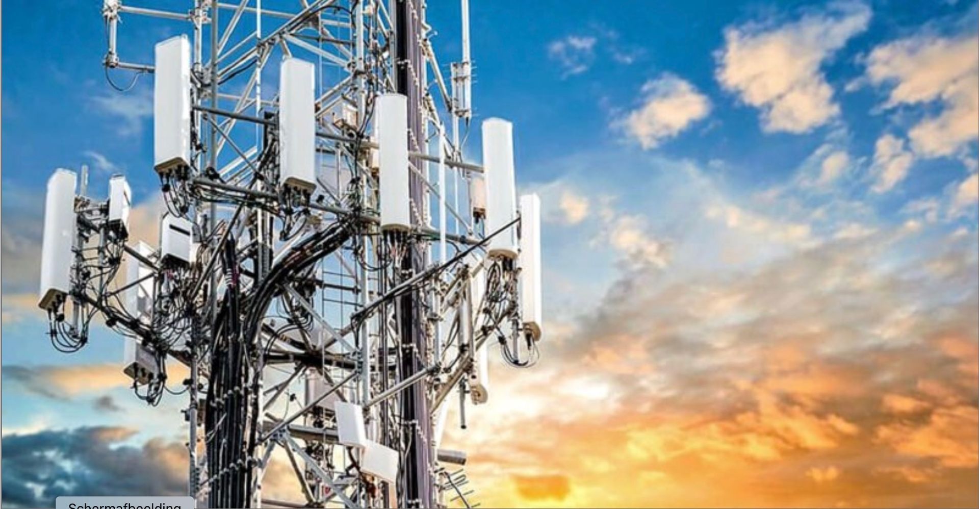 Zendmast met 4G en 5G antennes