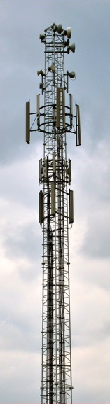 Macro-site met 3G, 4G, 5G, en richtzenders 