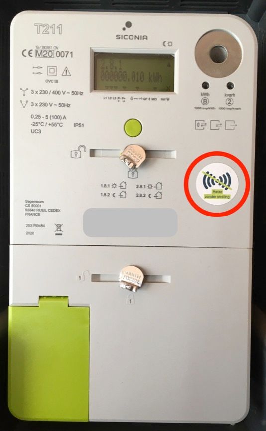 Een enkelfase en rechts een driefase slimme elektriciteitsmeter.